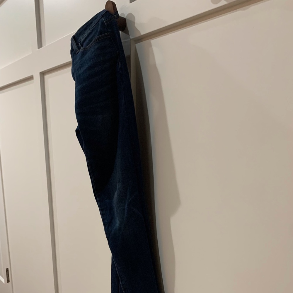 Women’s Amerlcan Eagle dark wash jean size 4 like new